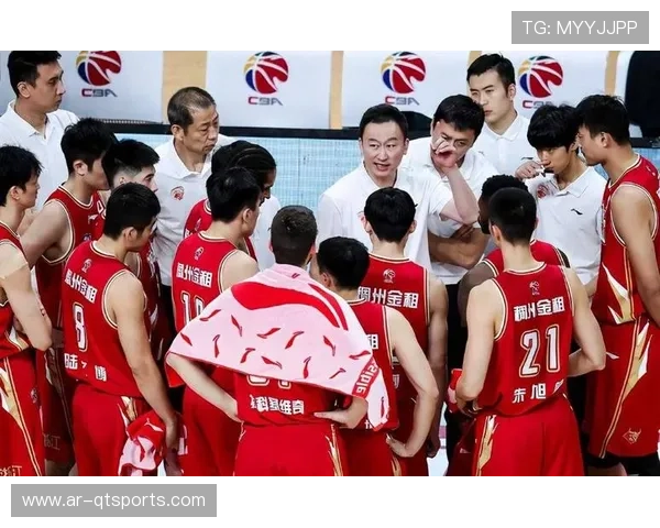 新疆总经理合影暴露外援身高疑云，引援侦察受质疑